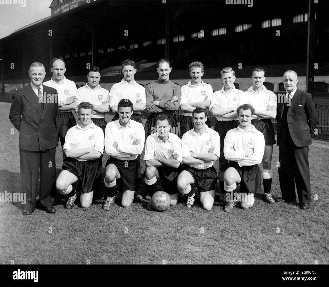 Fulham FC prepare for Manchester United at Craven Cottage - Photo shows: (back row l-r) Mr Livingstone (manager); Lowe; Cowen; J. Stapleton; Black; Cooke; Lawler; Langley; and Mr Penn (trainer) (front row l-r) Dwight; Hill; Stevens; Haynes and Chamberlain. They meet Man Utd in the FA cup semi-final soon. 20th March 1958 Stock Photo