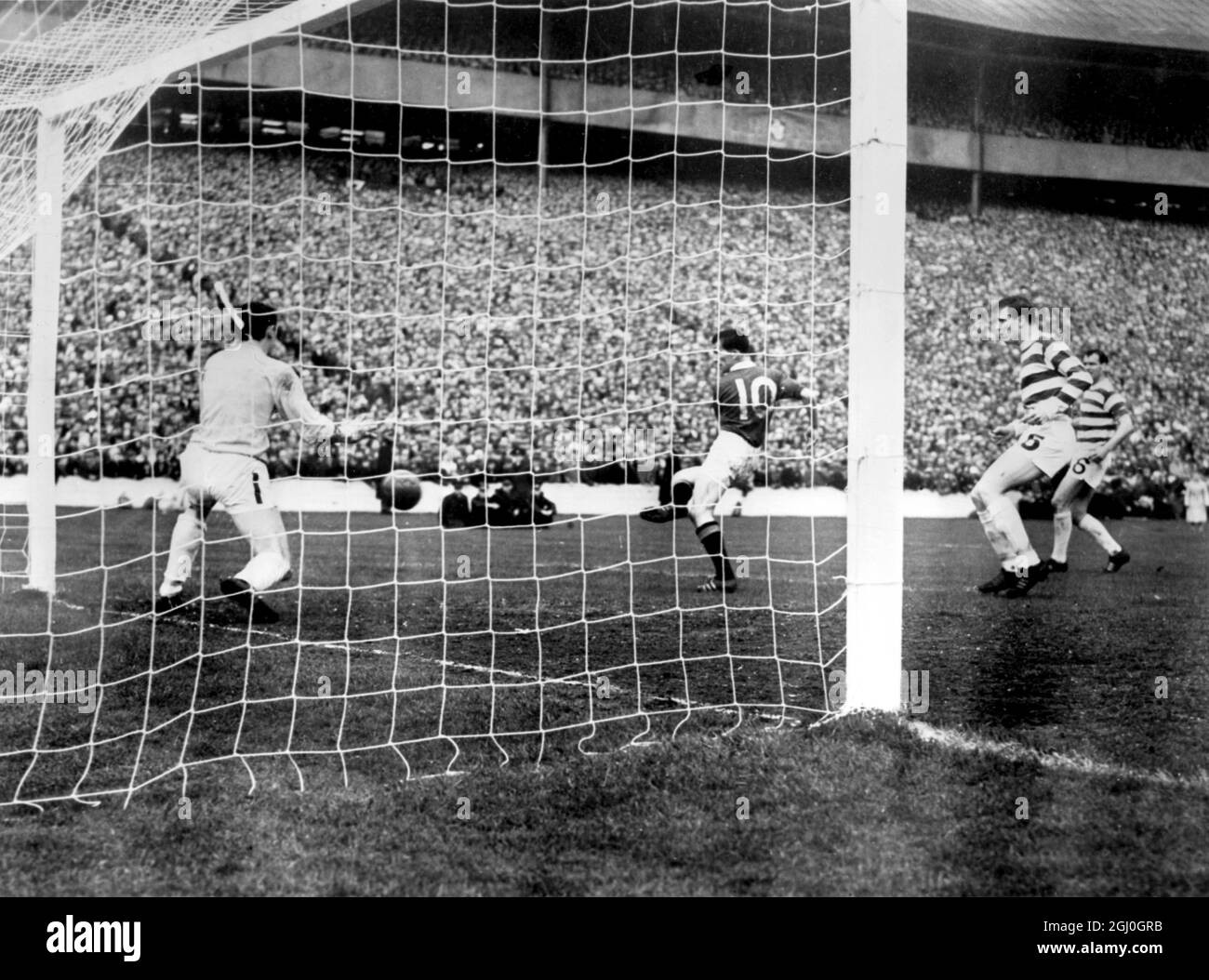 1963 Scottish Cup Final Celtic v Rangers Brand (No10) scores Glasgow Rangers one and only goal in the Scottish Cup final against Celtic at Hampden Park. The game ended in a 1-1 draw. 4th May 1963 Stock Photo