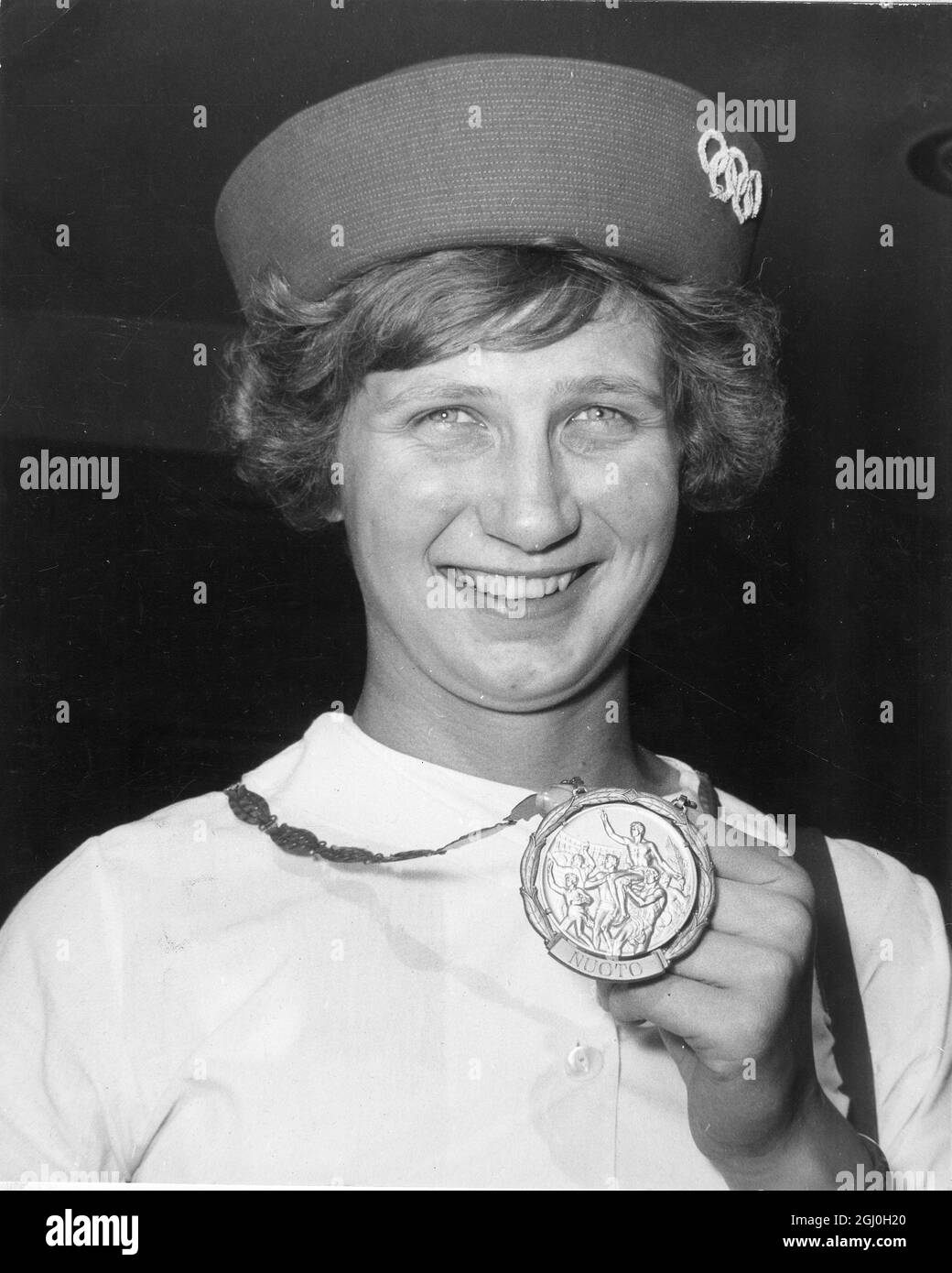 Anita Lonsbrough pictured at London Airport yesterday, with the Gold Medal she won for Britain in the Olympic Games swimming events, after her arrival from Rome. 6 September 1960 Stock Photo