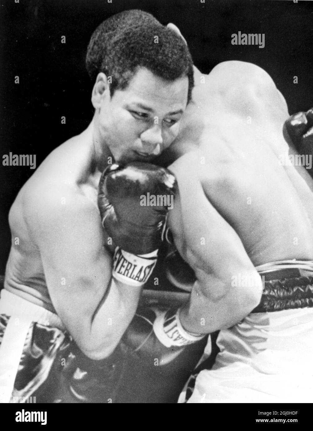 New York: Middleweight Jose Torres (Left) and Jose Gonzales, both from Puerto Rico, exchange close-quarter blows during their feature bout at Madison Square Gardens January 3rd, 1964. Stock Photo