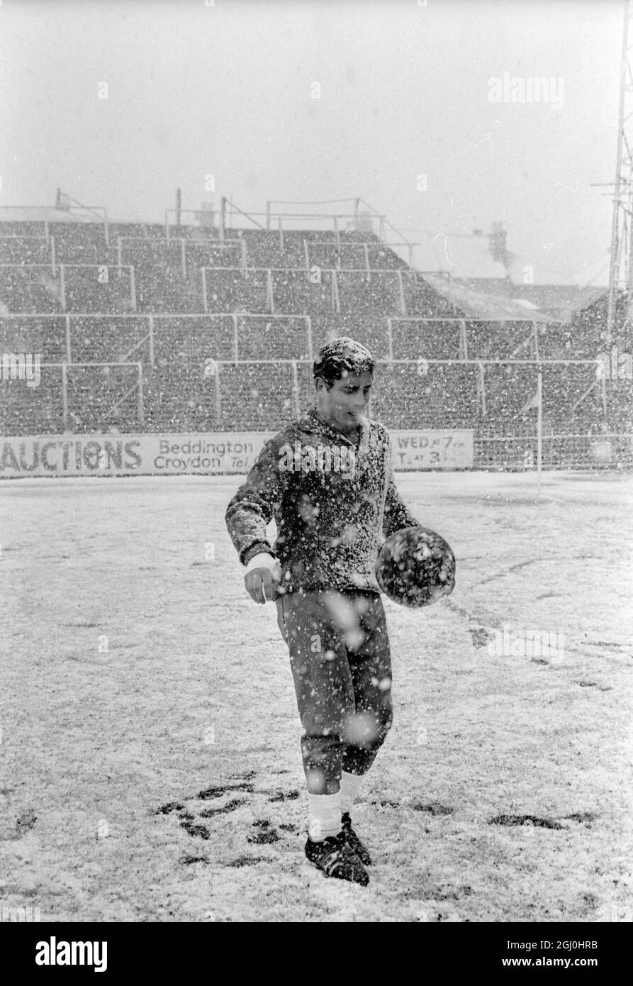 London: Snow capped Claramunt of Spain, practices ball control with his knee in the heavy snowstorm over Selhurst Park, home of 2nd Division Crystal Palace, in South London this morning. Clara and a member of the Spanish national soccer team were training in the snow in preparation for their European National Cup Quarter-Final match against England at Wembley Stadium tomorrow 2nd April 1968 Stock Photo