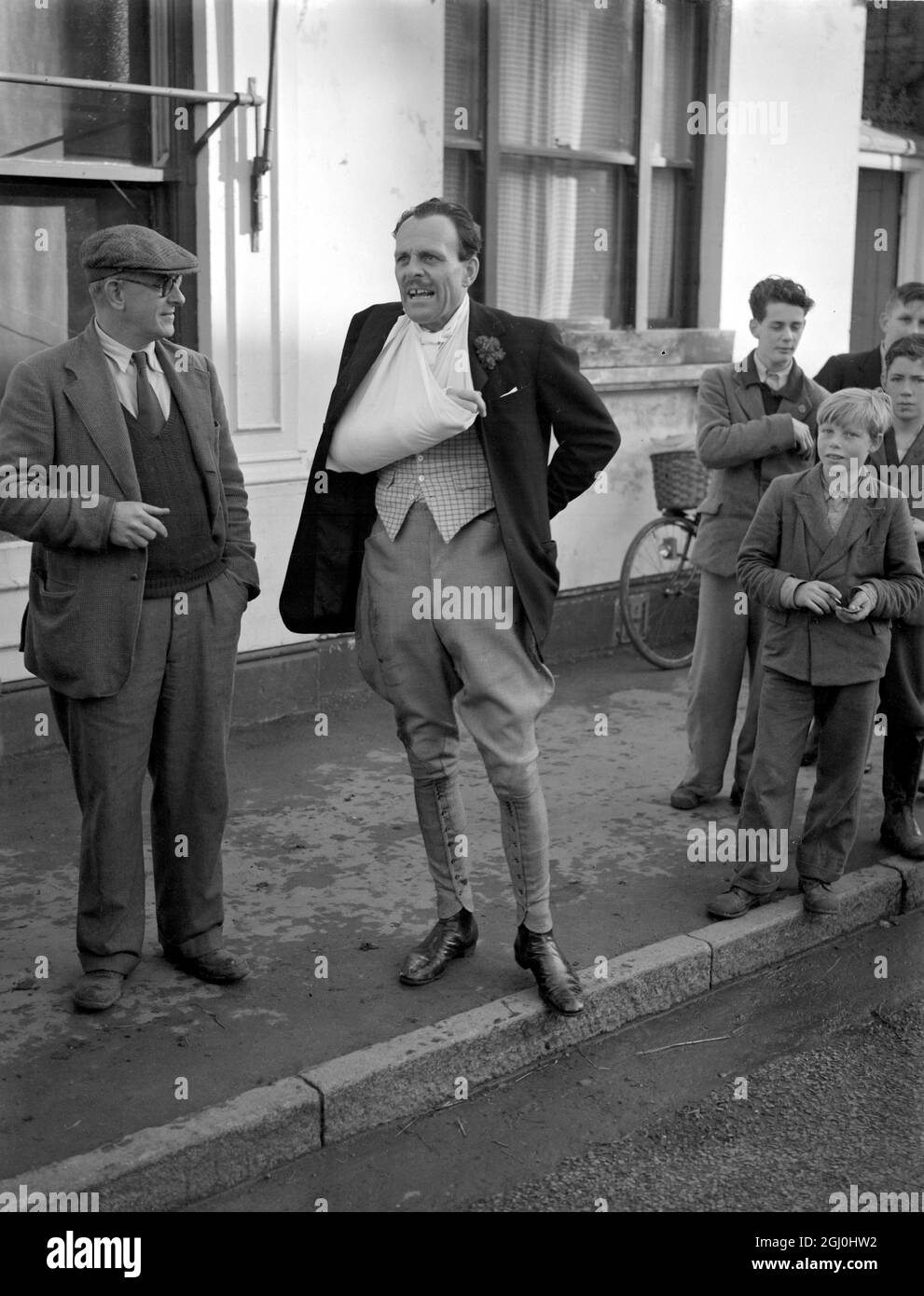 Terry Thomas the well known comedian, went hunting with the Old Surrey and Burstow Hunt, at Edenbridge, Kent. His horse was late in arriving and as soon as he was mounted he was thrown - breaking a wrist. A good sport, he is seen in the High Street after having treatment at the Edenbridge Hospital 1 December 1954 Stock Photo