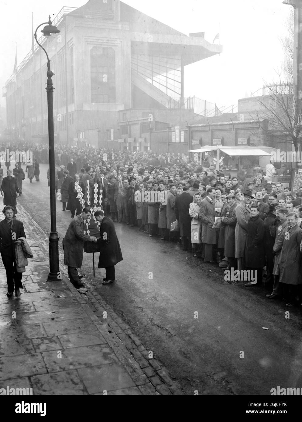 At an early hour this morning large crowds had already gathered at Arsenal Football Ground, Highbury London for today's 1st Round Cup battle between Arsenal and Tottenham Hotspurs, the first time these two teams have met in a Cup game beginning to collect at 8 o'clock this morning 8 January 1949 Stock Photo