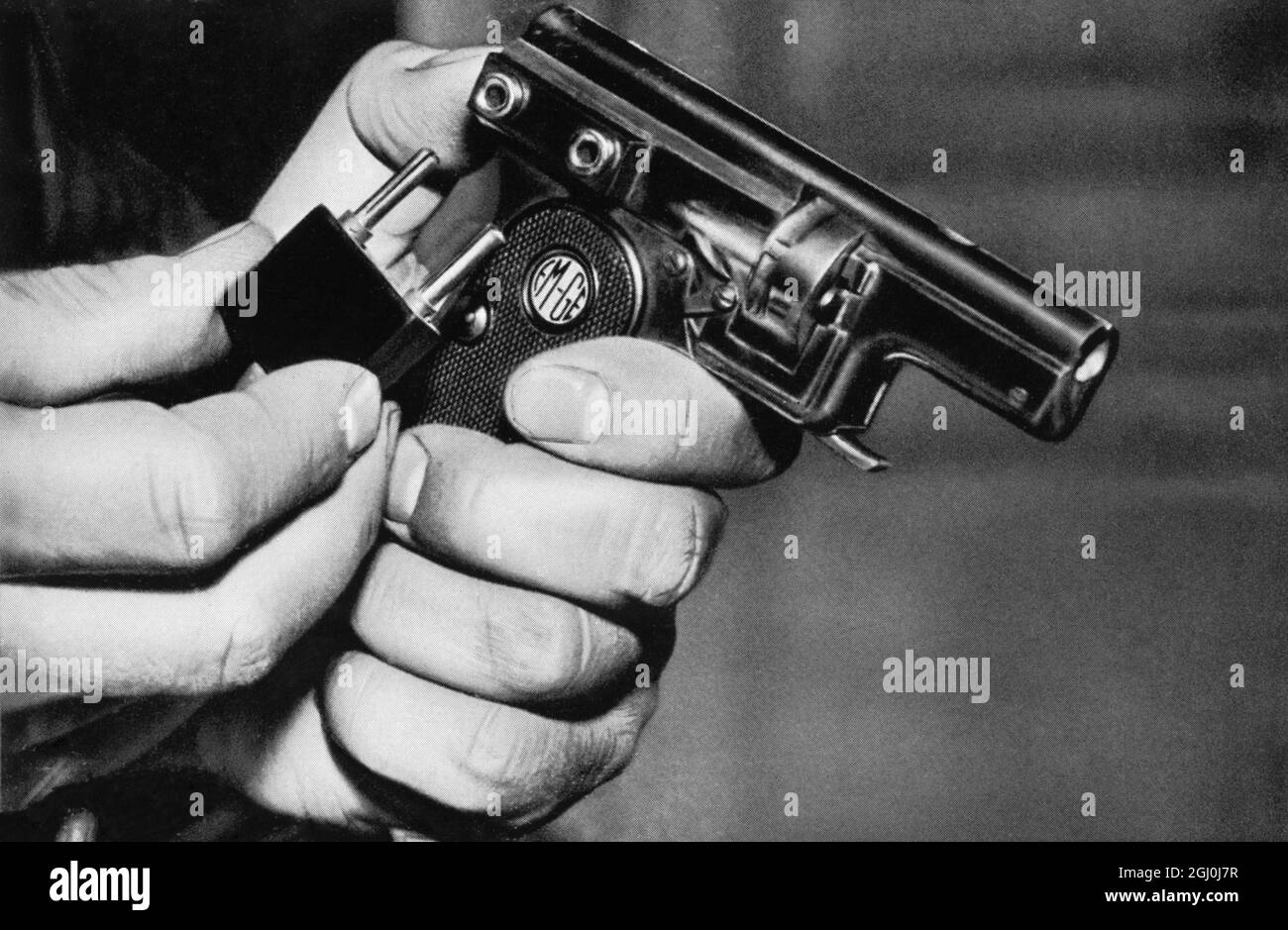 Starting pistol with electric contact used in the Olympics. ©TopFoto