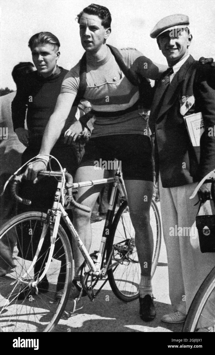 1936 Olympics, Berlin - Robert Charpentier (France) became winner in the Olympic cycle race over 100km. (Robert Charpentier (Frankreich) wurde Sieger im olympischen Strassenrennen uber 100 km.) ©TopFoto Stock Photo