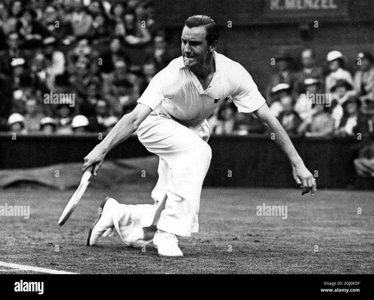 Fred Perry (GBR) - Wimbledon 1934 ©TopFoto *** Local Caption *** 1936 - F.  J. Perry Stock Photo - Alamy