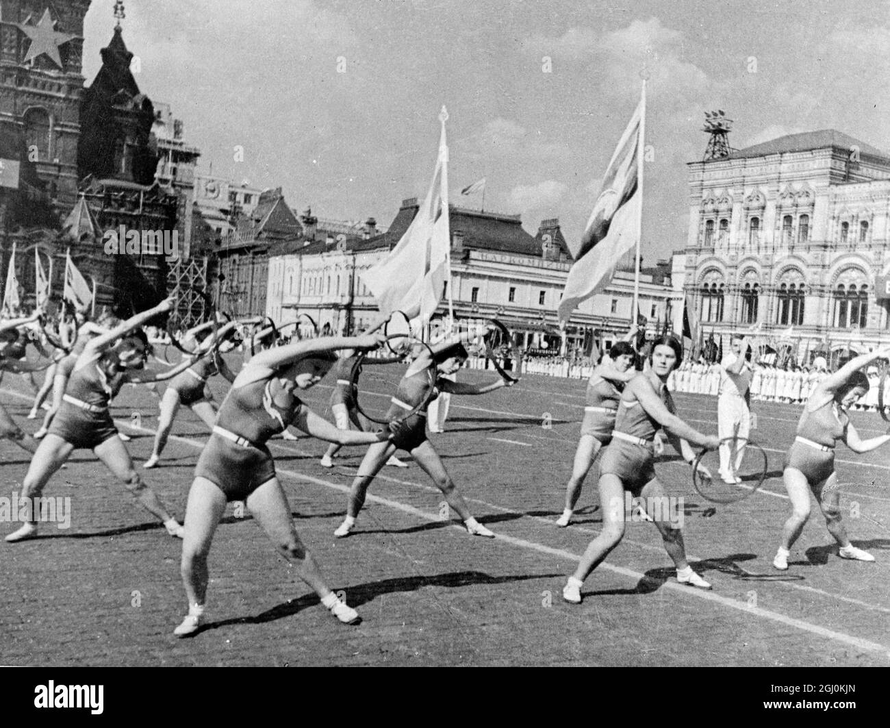 A million young athletes, drawn from all sports societies in all parts of the Soviet Union, paraded before Stalin and his chief ministers on the 23rd International Youth Day in Moscow Children from Republican Spain also took part in the gigantic display. Girls gymnasts of the Stormy Petrol Sports performing their exercises as they passed through the Red Square. 19 September 1937 Stock Photo