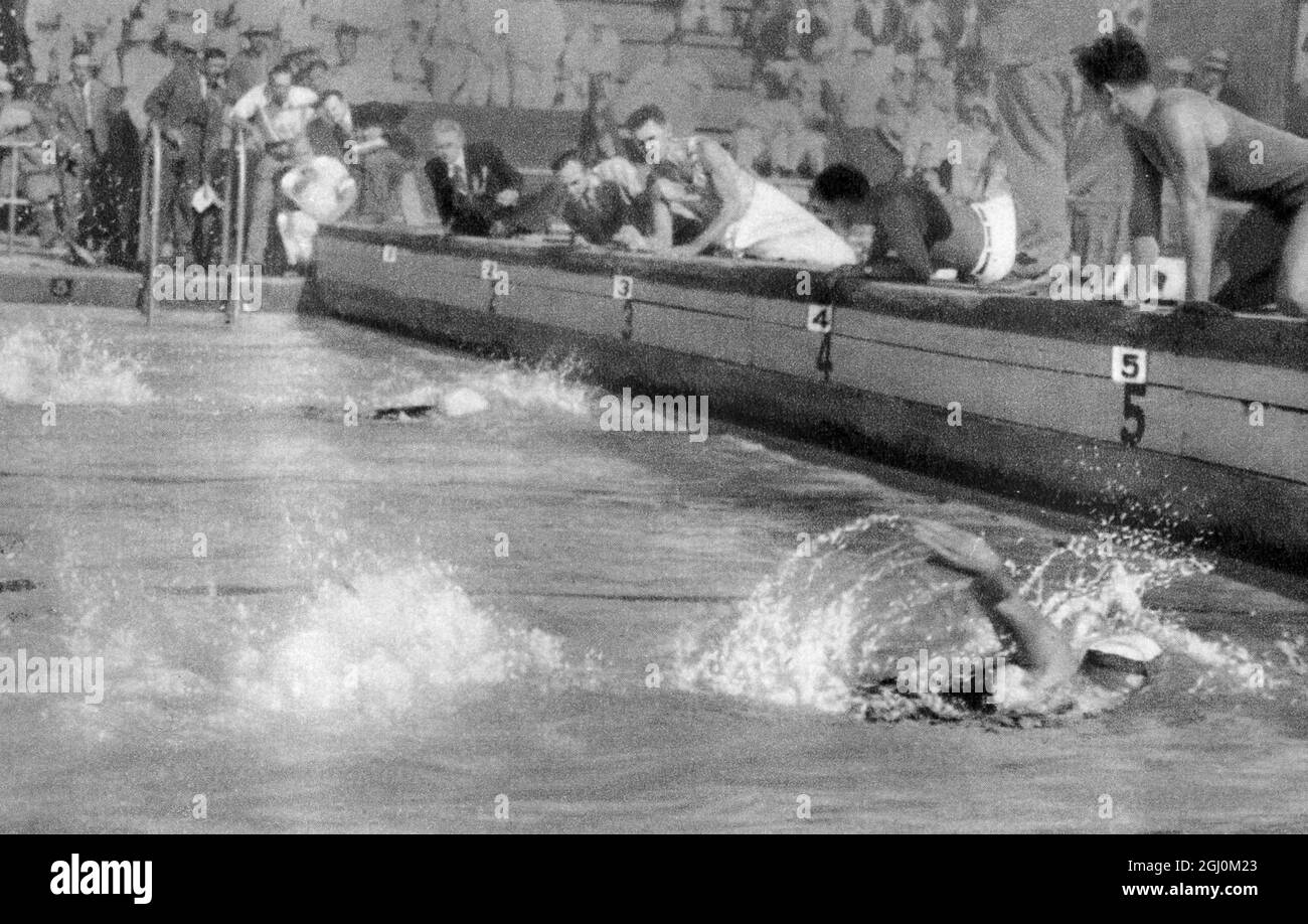 Swimming - Women at the 1932 Olympic Games, Los Angeles, USA, 400-Meter Freestyle Gold Helene Madison - USA Silver Lenore Kight- USA Bronze Jennie Maakal - South Africa Stock Photo