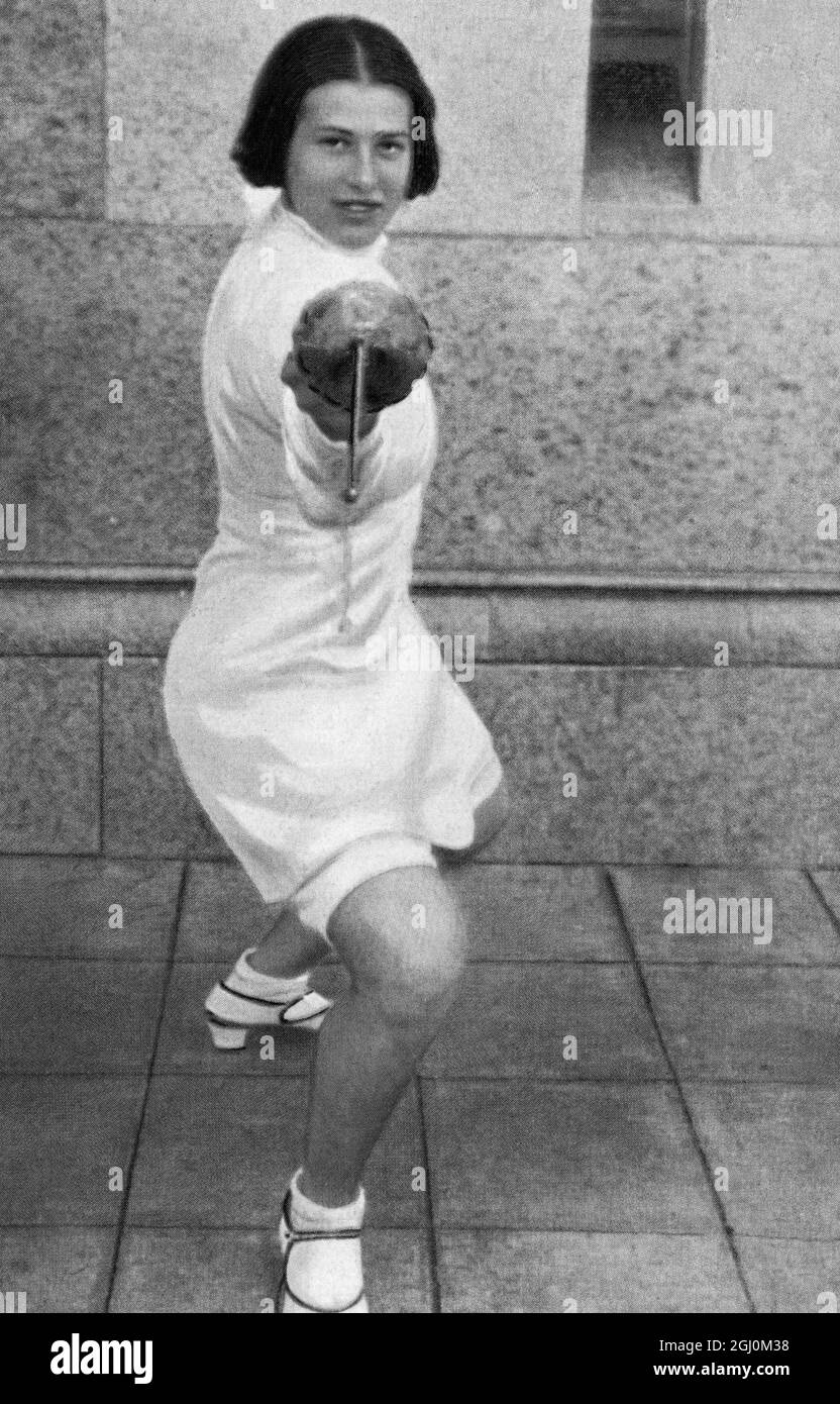 1932 Olympic Games, Los Angeles, USA, Fencing, Austria's Ellen Preis who won the gold medal in the Women's Individual Foil Stock Photo