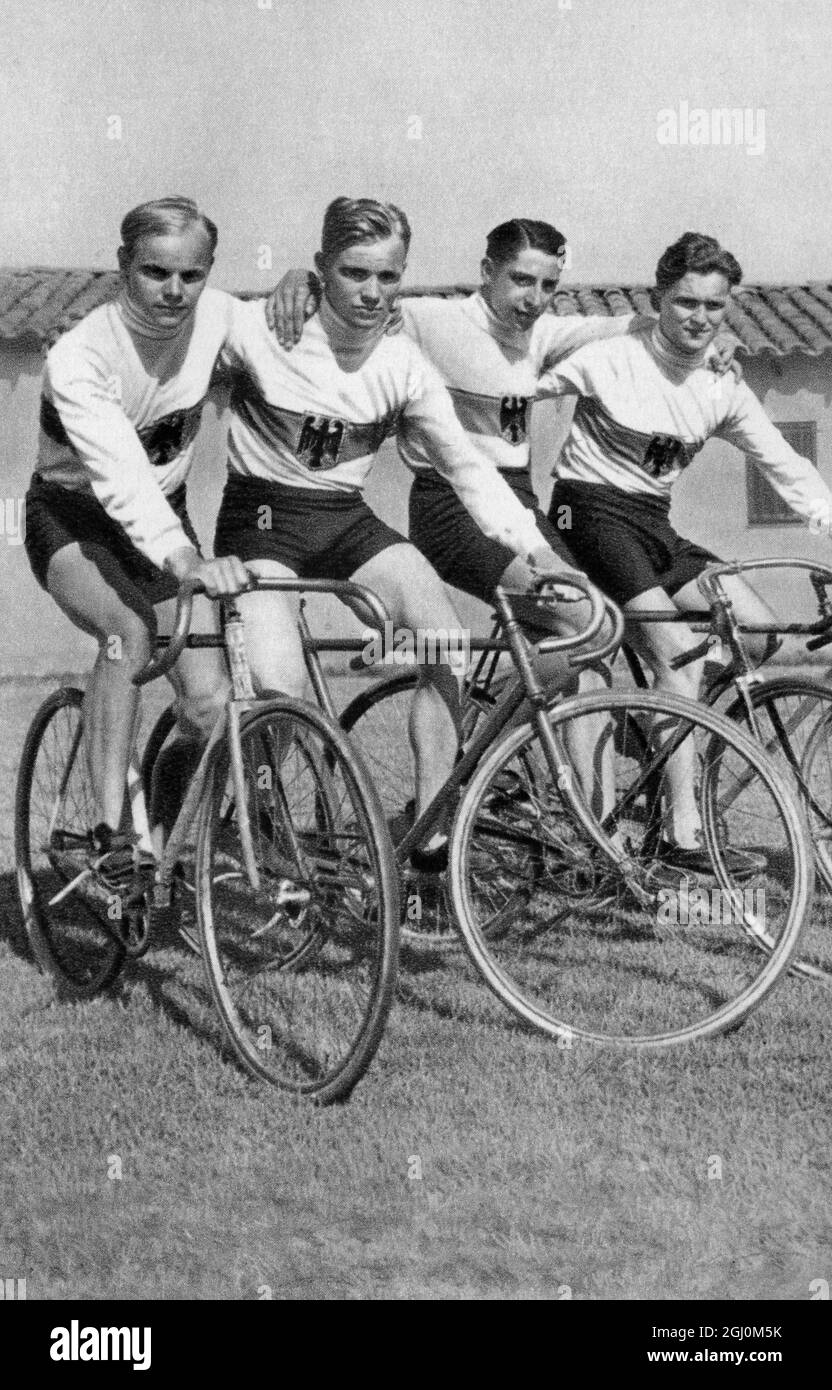 Men's Road Race Cycling Team in the 1932 Olympic Games, Los Angeles, USA, Julius maus Hubert Ebner Werner Lange-Wittich and Henry Trondle Stock Photo