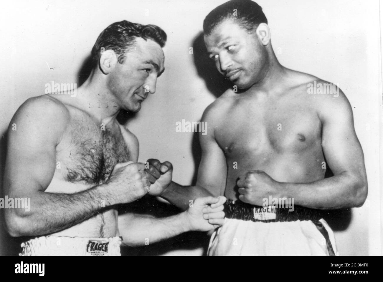 Chicago USA World Middleweight Champion Carmine Basilio and former Middleweight World champ Sugar Ray Robinson and now challenger in the fifteen round title bout . 21 March 1958 Stock Photo