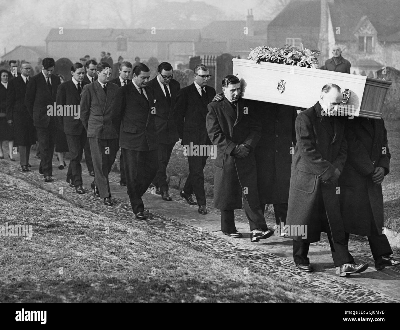 The funeral of Mike Hawthorn , the world champion motor racing driver , at Farnham Parish Church , Surrey . 28 January 1959 Stock Photo