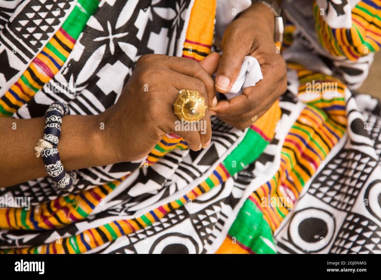 Ghana Nigeria collar ceremonial de alambre de latón dorado oro africano de  África del siglo XIX Fotografía de stock - Alamy