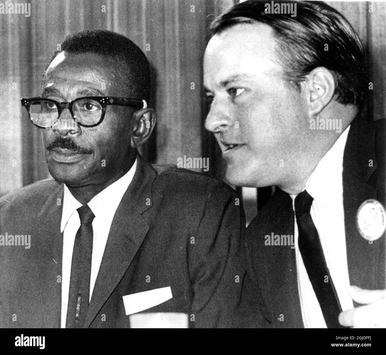 Atlanta Braves president William Bartholomay announces that longtime  baseball pitcher Satchel Paige (left) has been signed by the Braves as  adviser and part-time pitcher. 12 August 1968 Stock Photo - Alamy