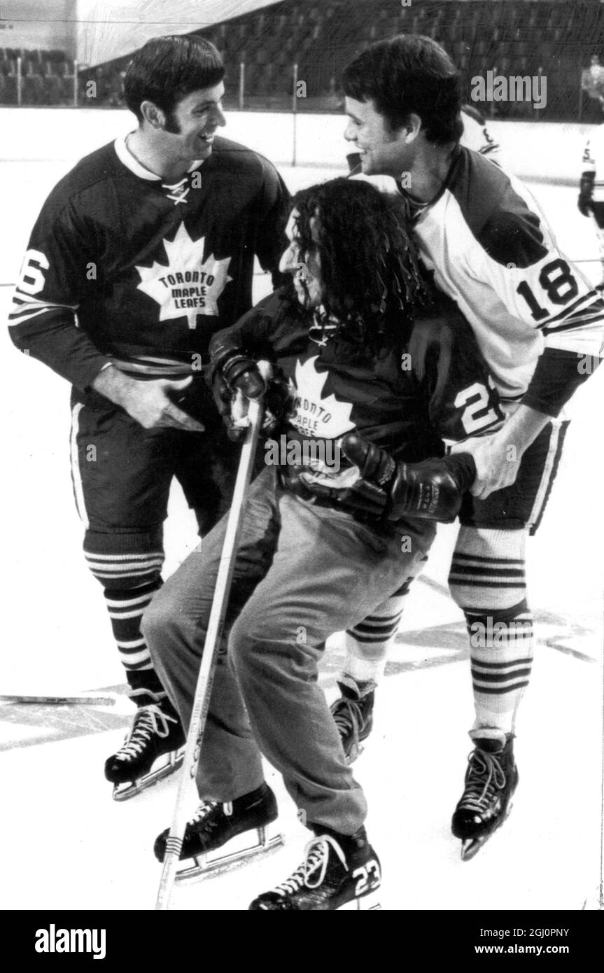 Tiny Tim, a Toronto fan, appeared at Maple Leafs' Intersquad charity game gets a helping hand from Mike Walton and Jim McKenny 14 October 1969 Stock Photo