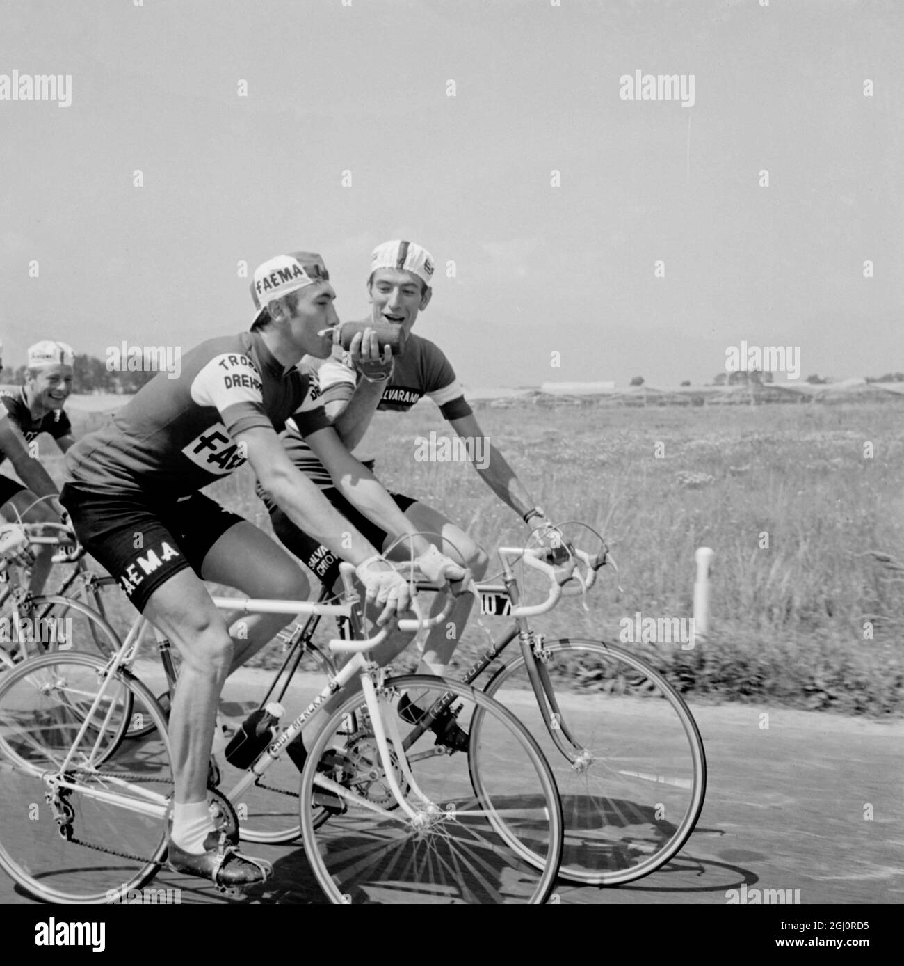 Silvano Marina , Italy : Felice Gimondi gives a drink of water to Belgium 's cycling ace Eddy Merckx during the 12th lap of the Tour of Italy ( Giro d'Italia ) cycle race , 27 May 1969 Stock Photo