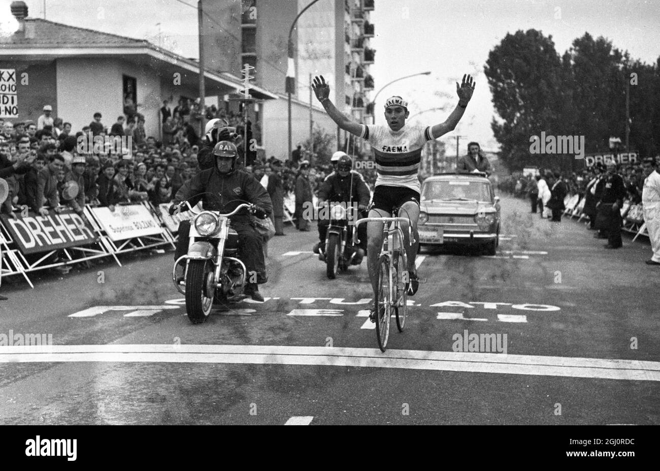 Belgium's Eddy Merckx crosses the finishing line to win the first stage of the Tour of Italy ( Giro d'Italia ) Novara , Italy 23 May 1968 Stock Photo