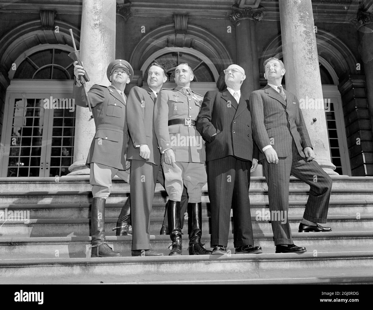 Captains of Five International Showjumping teams to compete at Madison Square Garden view the New York scene from the steps of the City Hall , New York , USA . LtoR Brigadier General Humberto Mariles of Mexico ; WR Ballard of Canada ; Lt Col Valentin Bulnes of Spain ; Dr Gustav Rau of West Germany and Arthur McCashin of the United States . 2 November 1954 Stock Photo