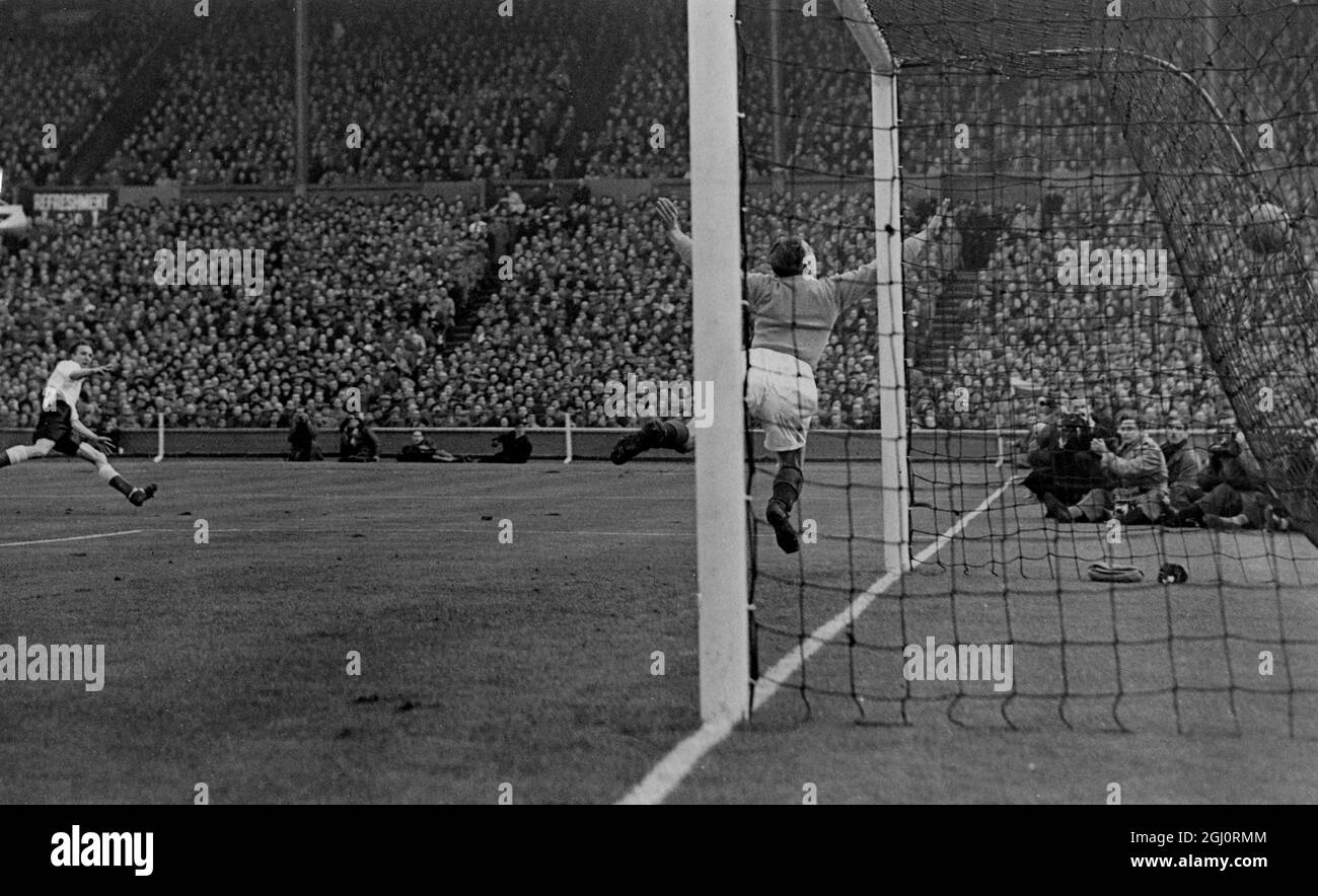 England v Scotland at Wembley 14 April 1951 England 's first goal scored by Harold Hassall ( Inside left ) Stock Photo
