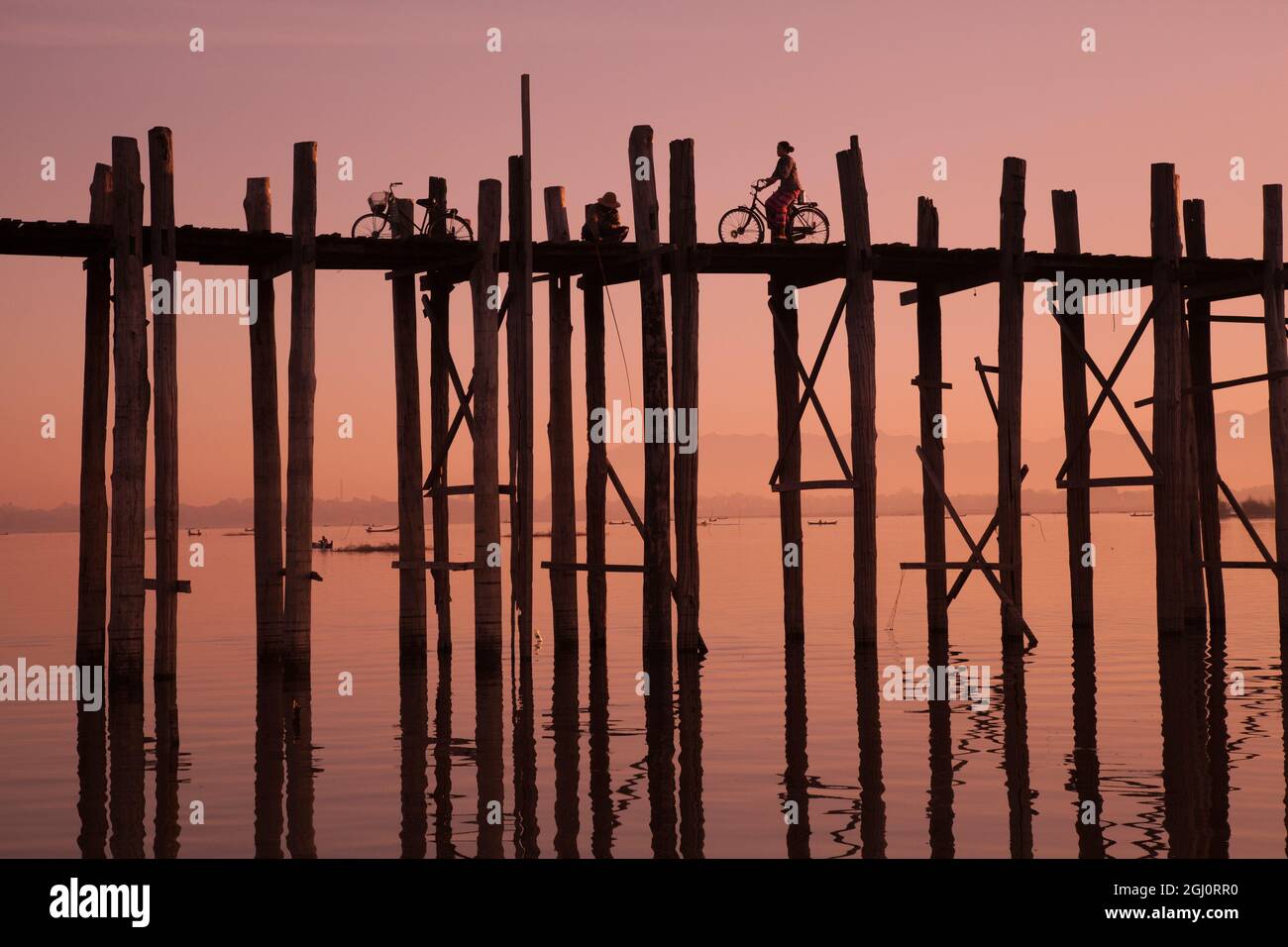 Burma bridge u bein bicycle hi-res stock photography and images - Alamy