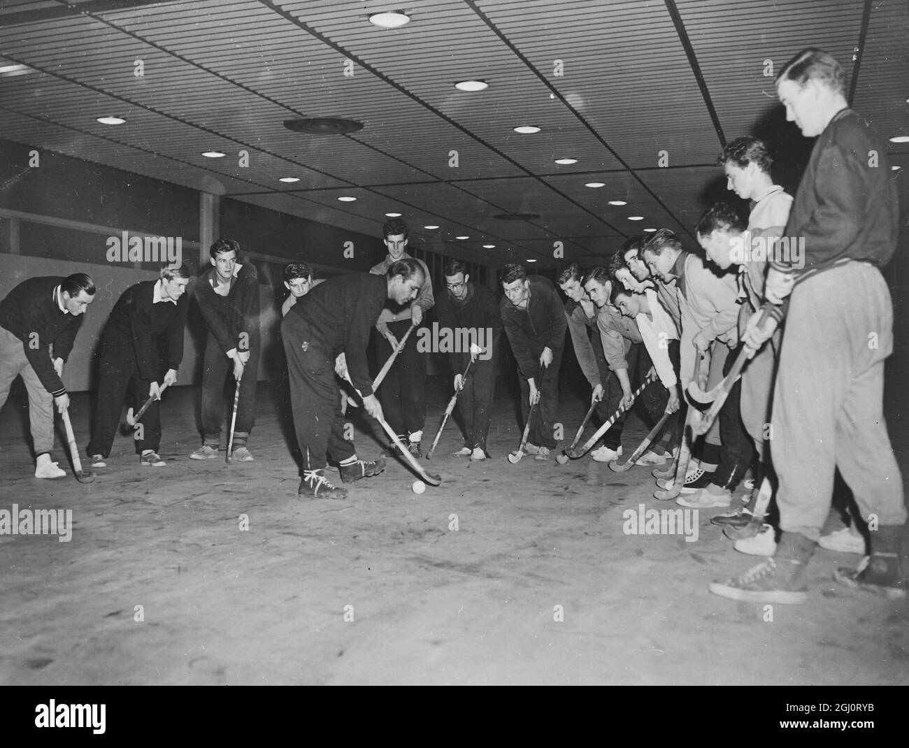 THE DUTCH NATIONAL HOCKEY TEAM IN PREPARATION FOR THE ROME OLYMPICS 8 JANUARY 1960 Stock Photo
