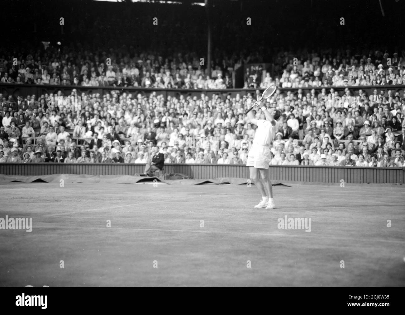 TENNIS WIMBLEDON CHAMPIONSHIPS 23 JUNE 1960 Stock Photo Alamy