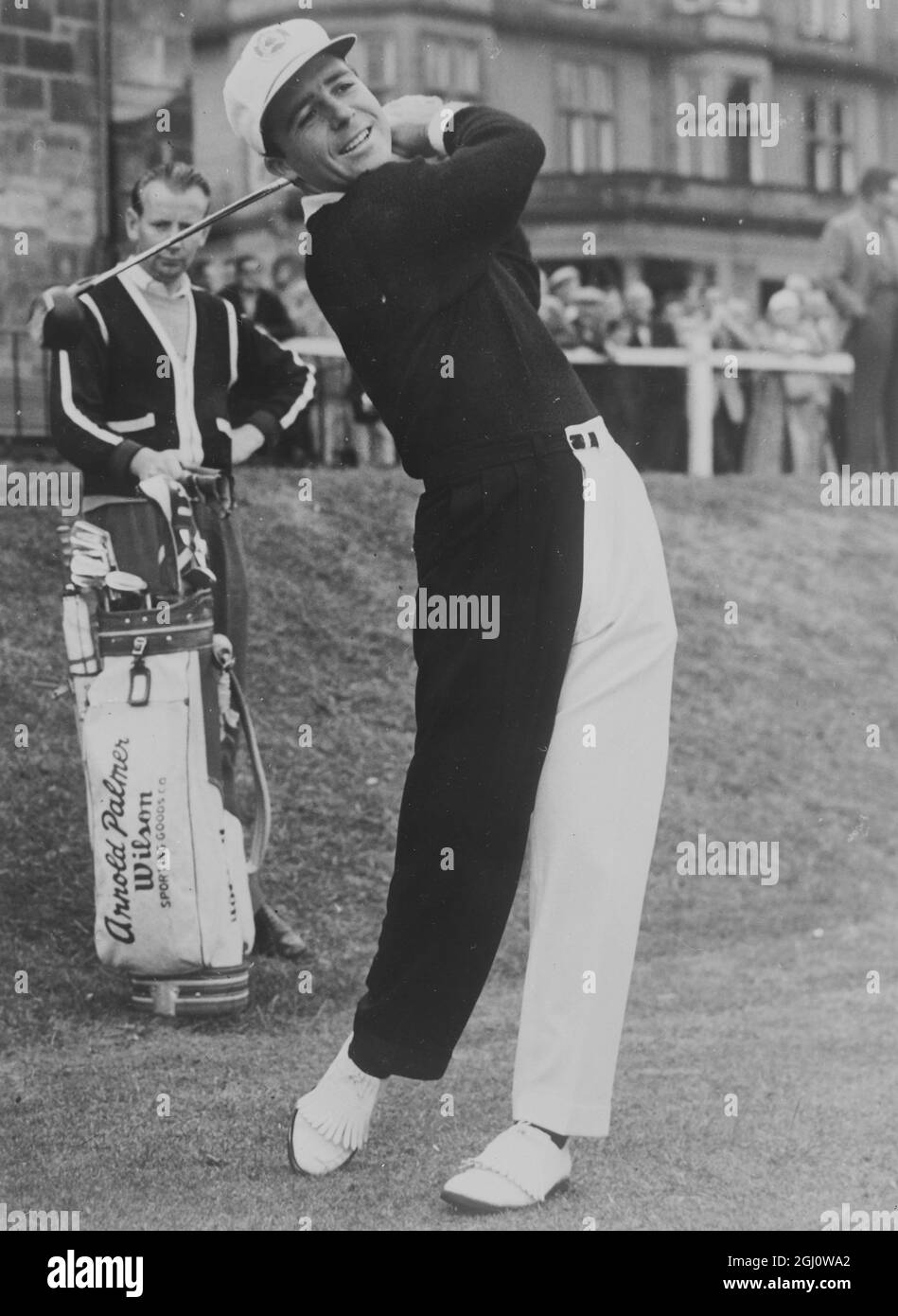 GOLF ST ANDREWS CHAMPIONSHIPS G PLAYER IN 2 COLOURED TROUSE 5 JULY 1960 Stock Photo