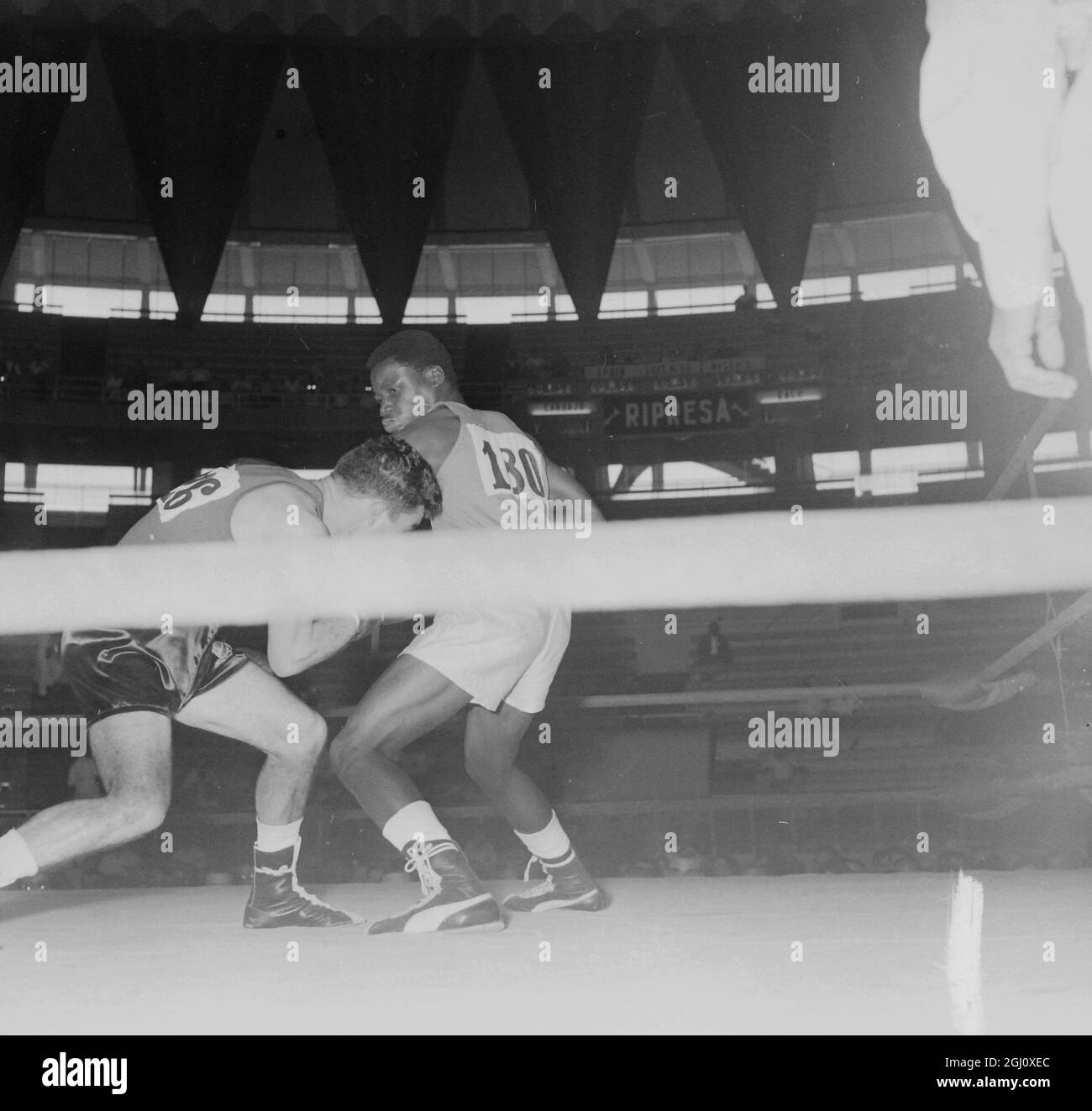 OLYMPIC GAME BOXING KALU V CARBAJO 30 AUGUST 1960 Stock Photo Alamy