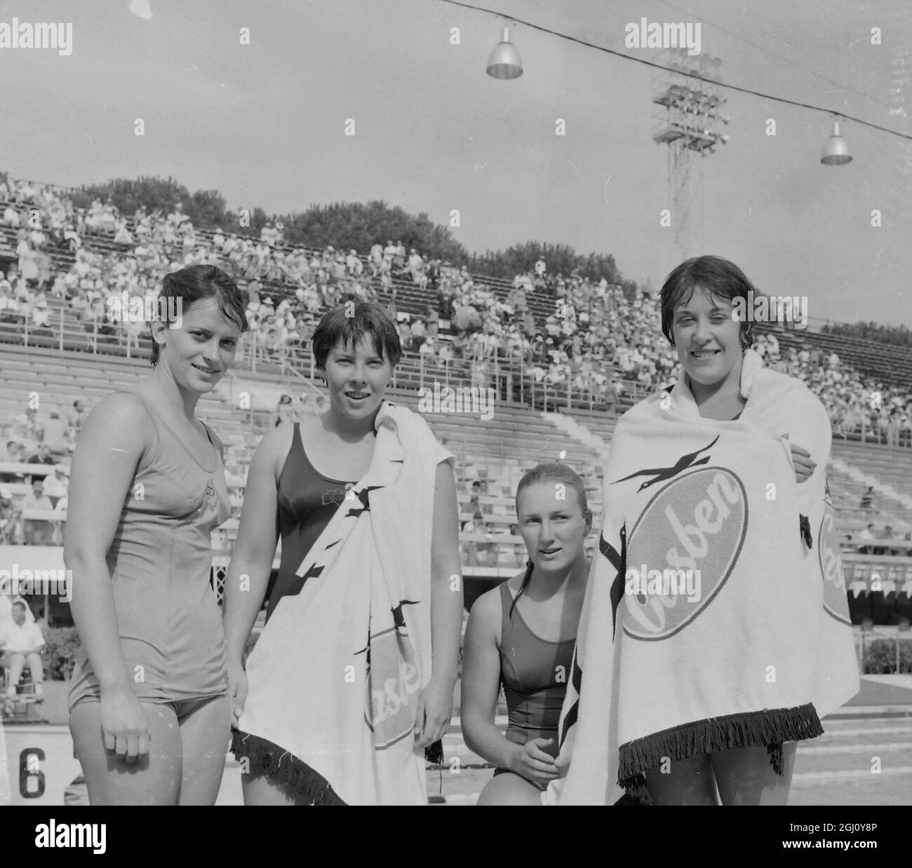 OLYMPIC GAME SWIMMING WOMEN 4X100M HEAT 2 AUSTRALIAN TEAM WINS 2