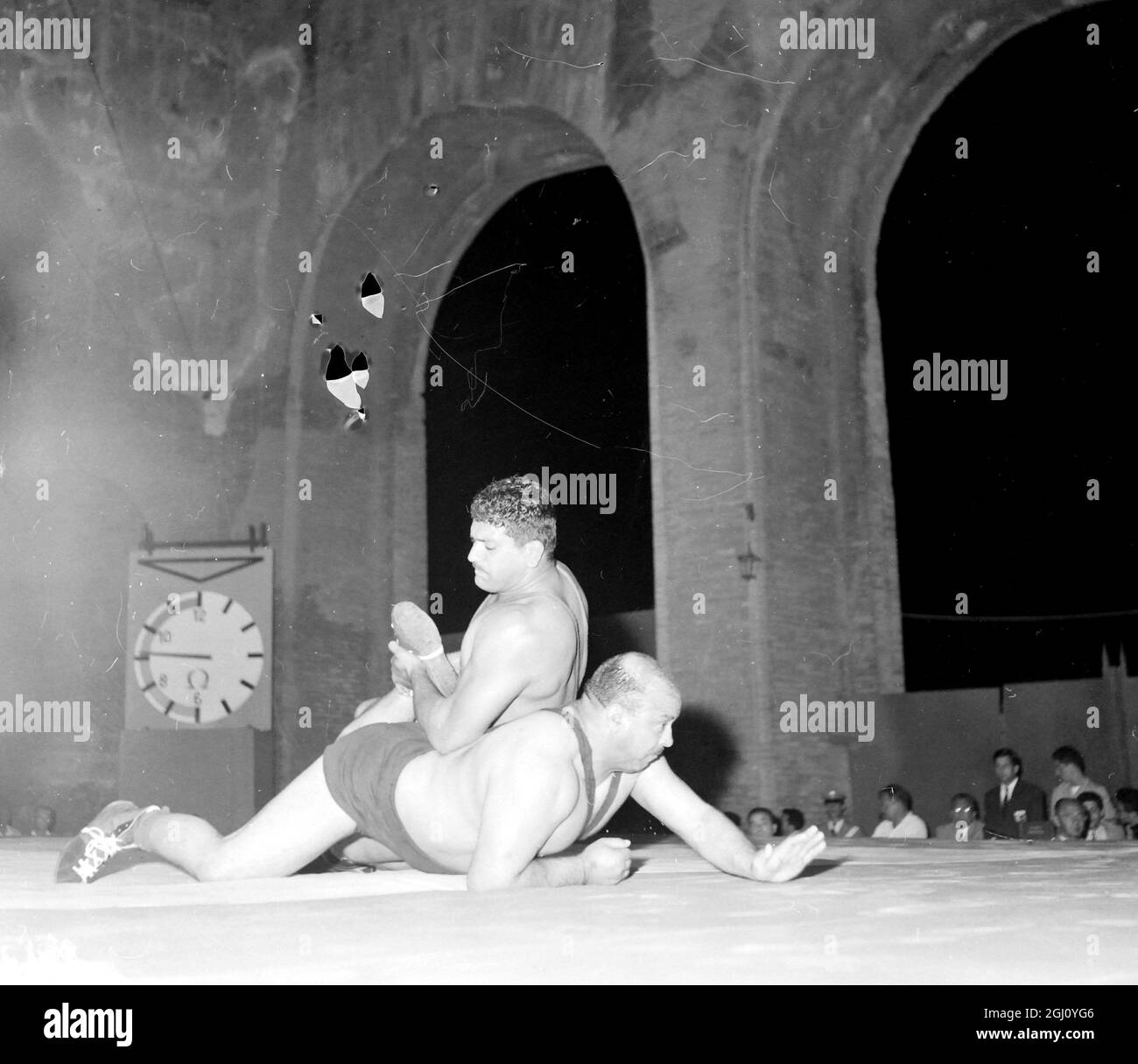 OLYMPIC GAME WRESTLING HEAVYWEIGHT NAZIR V SUBHANI 3 SEPTEMBER 1960 Stock Photo