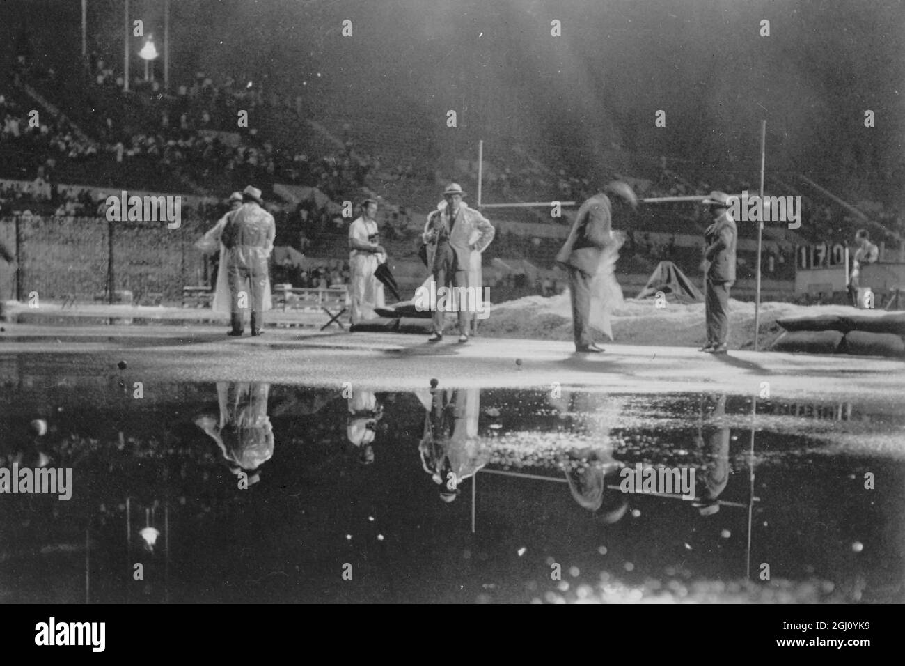 OLYMPIC GAME DECATHLON HIGHJUMP AFTER HEAVY RAIN 5 SEPTEMBER 1960 Stock Photo