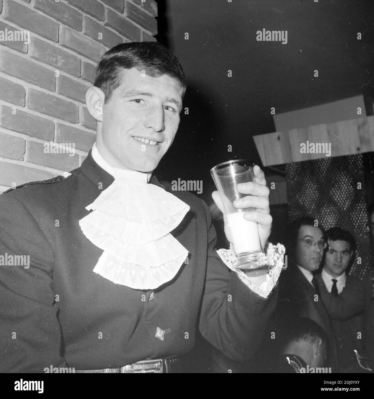 BOXING CALDERWOOD CHIC DRINKS MILK 15 NOVEMBER 1960 Stock Photo