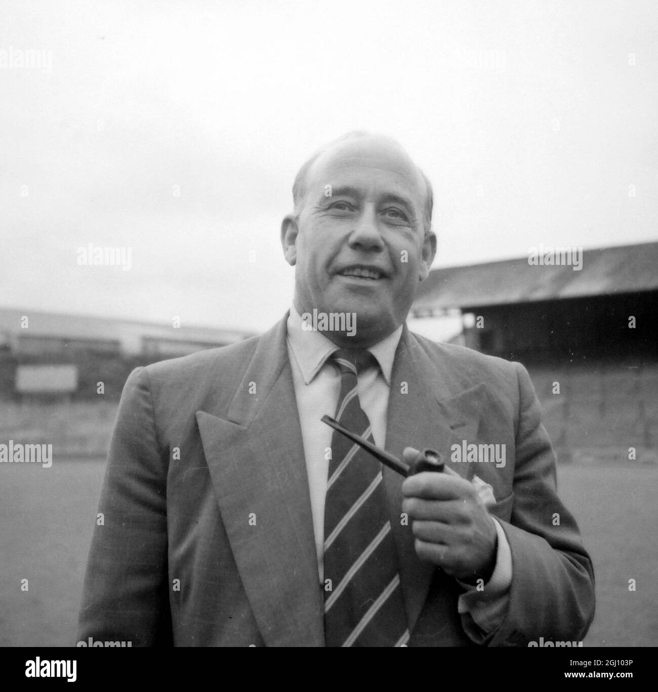 R J SMITH - EX MANAGER OF MILWALL FOOTBALL CLUB 17 JANUARY 1961 Stock Photo