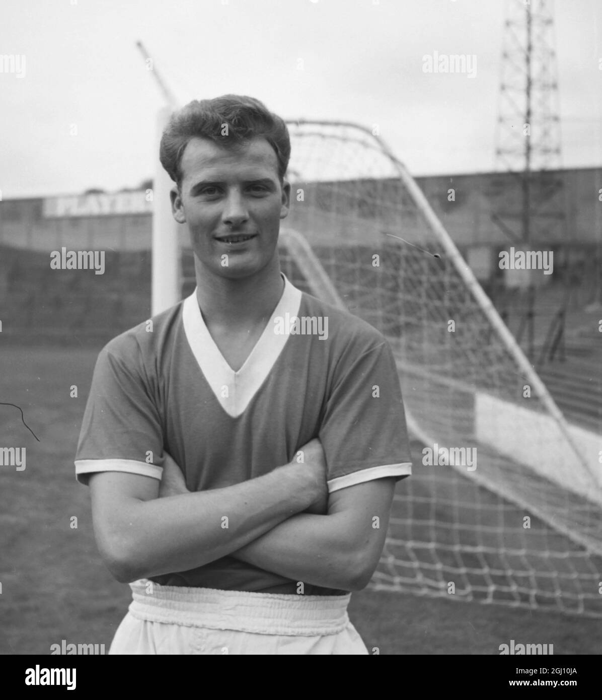 FOOTBALL MILLWALL FC - PLAYER PORTRAIT - DAVE BUMSTEAD 24 MARCH 1961 Stock Photo