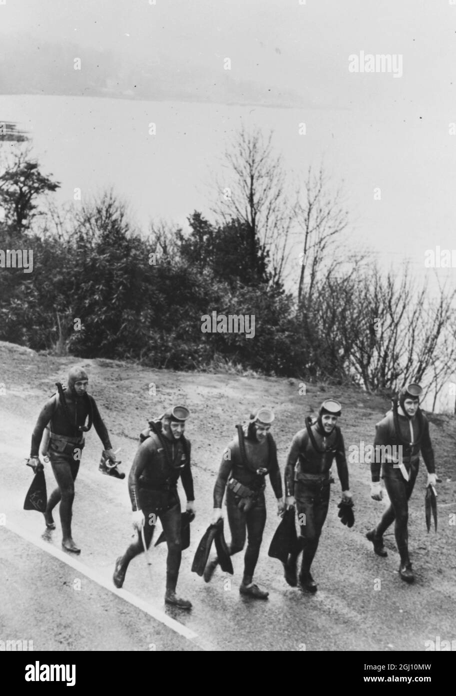 MEMBERS OF THE SUB AQUA DIVING CLUB IN SCOTLAND 14 APRIL 1961 Stock Photo Alamy