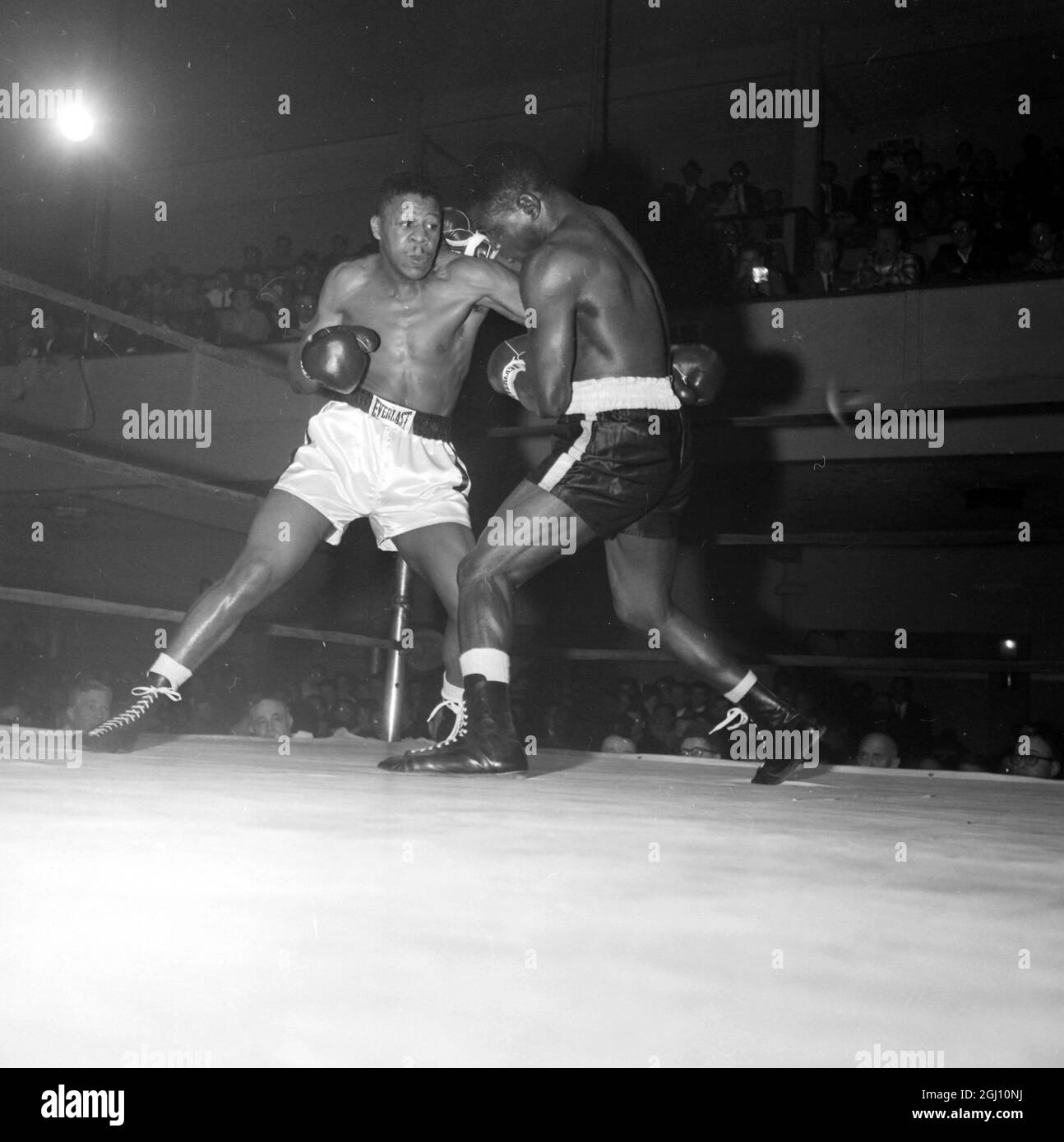 BOXING SPIDER WEBB WITH DICK TIGER 18 APRIL 1961 Stock Photo Alamy