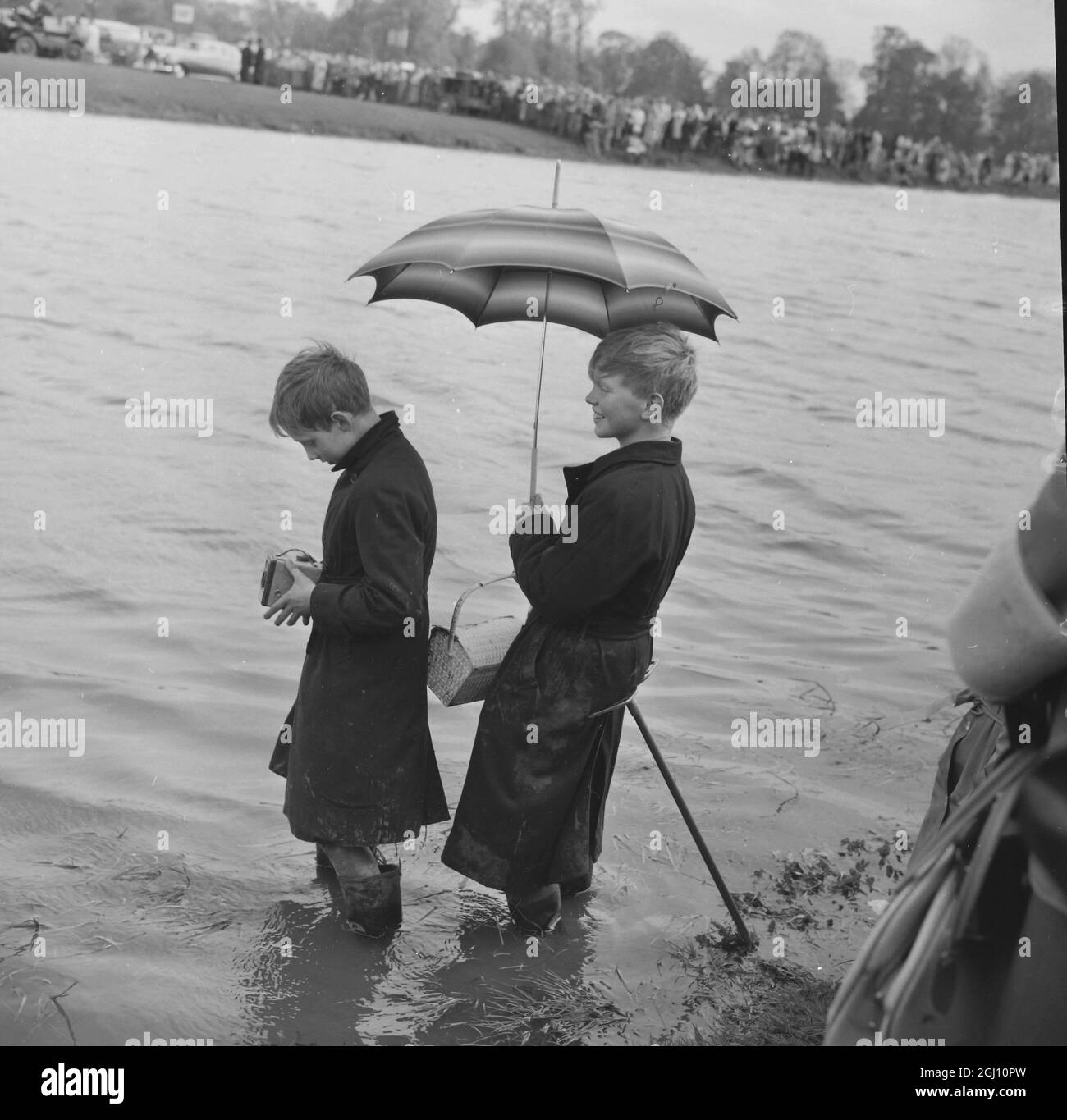 HORSE TRIALS BADMINTON 2 FANS WATER JUMP FOR GOOD VIEW 22 APRIL 1961