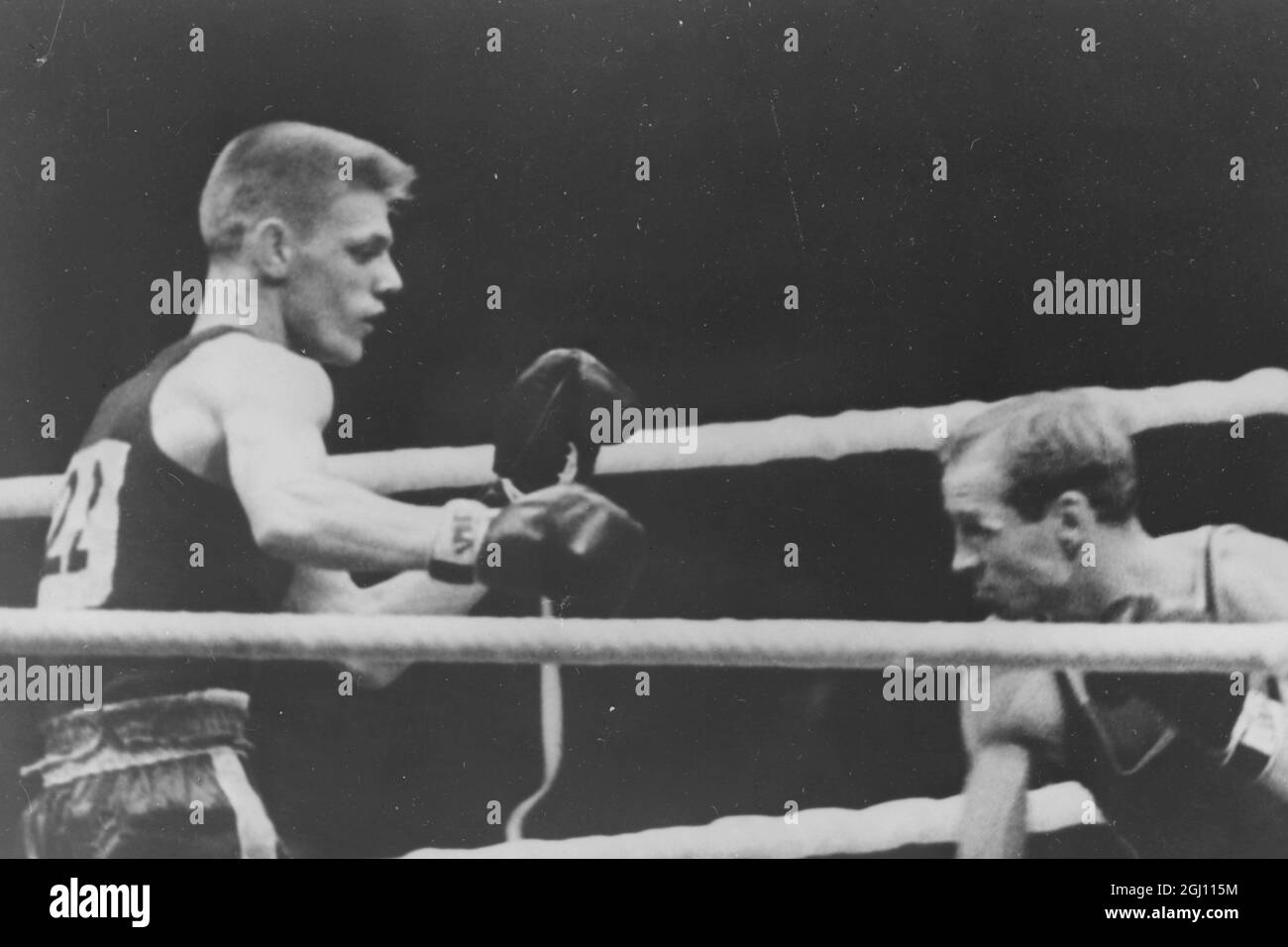 BOXING DICK MCTAGGART AGAINST PETAR BENEDAK 11 JUNE 1961 Stock Photo