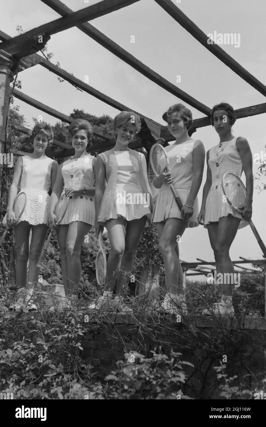 TENNIS BEAUTIES - SANDRA REYNOLDS, CARMEN CORONADO, ILSE DAVIES, EDDA BUDING AND PILI BARRIL 20 JUNE 1961 Stock Photo
