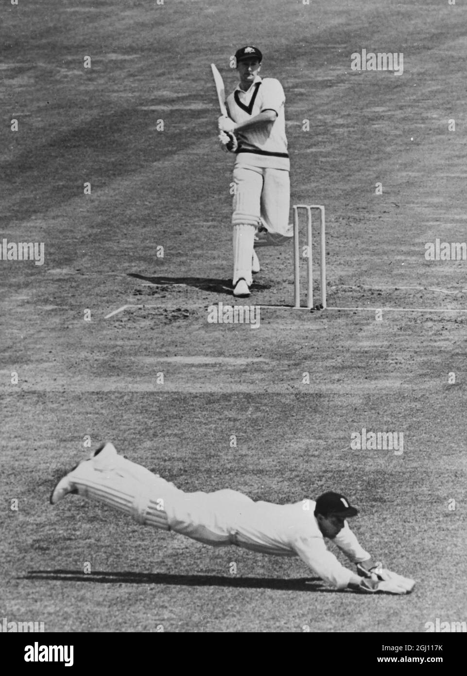 CRICKET PLAYER J MURRAY IN ACTION 23 JUNE 1961 Stock Photo