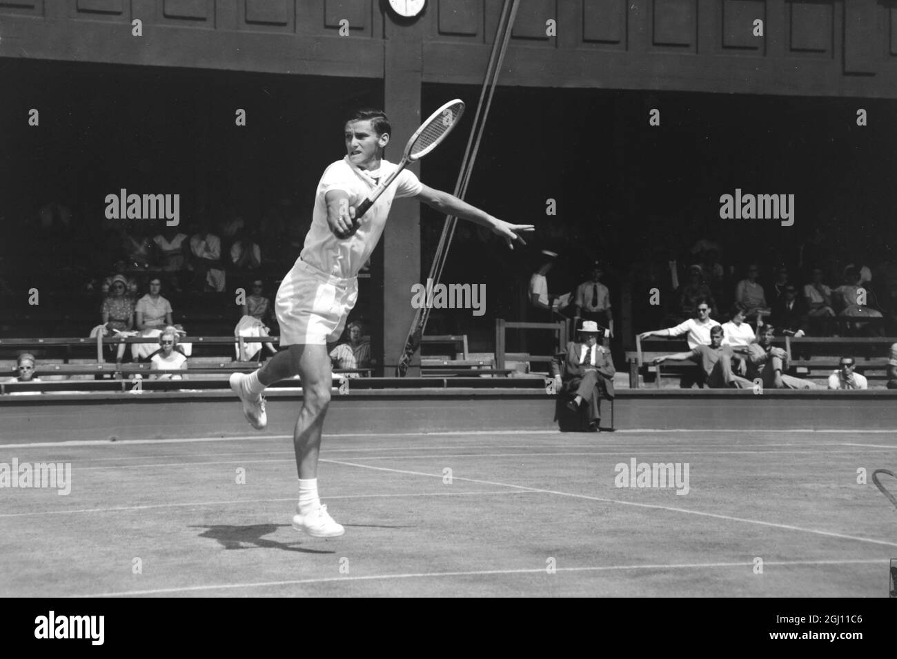 AUSTRALIAN PLAYER ROY EMERSON IN ACTION AT WIMBLEDON TENNIS CHAMPIONSHIPS 30 JUNE 1961 Stock Photo