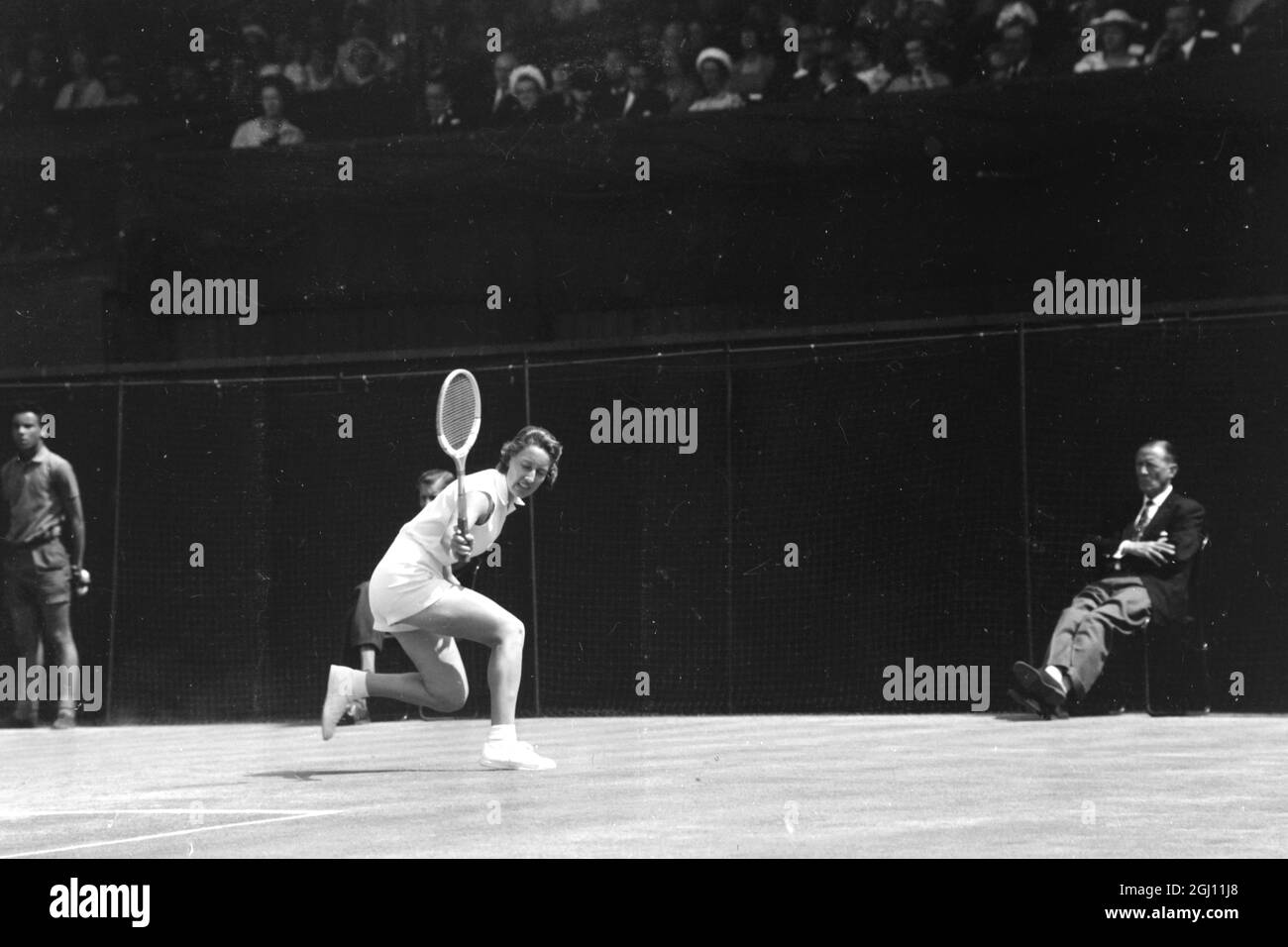 TENNIS PLAYER ANGELA MORTIMER IN ACTION RUNS AT WIMBLEDON LAWN TENNIS
