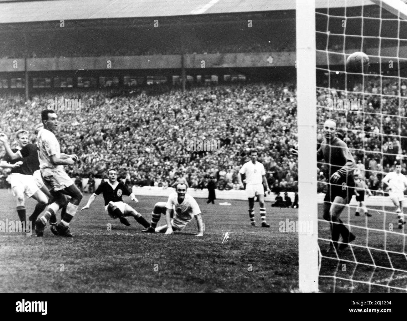 FOOTBALL WORLD CUP CZECH V SCOTLAND 27 SEPTEMBER 1961 Stock Photo