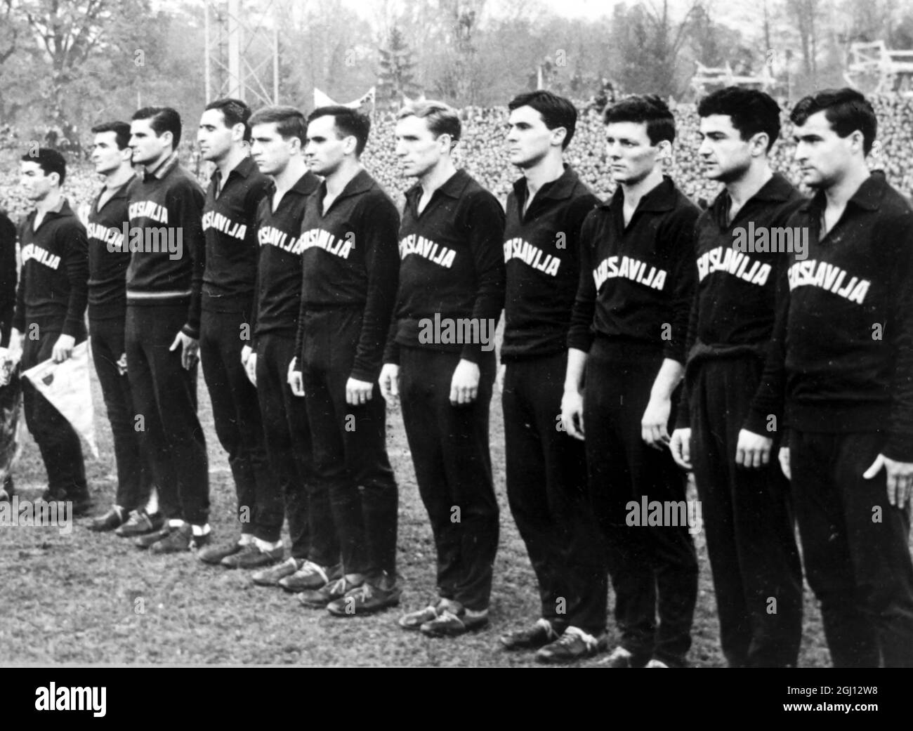 YUGOSLAV INTERNATIONAL FOOTBALL TEAM 7 DECEMBER 1961 Stock Photo Alamy