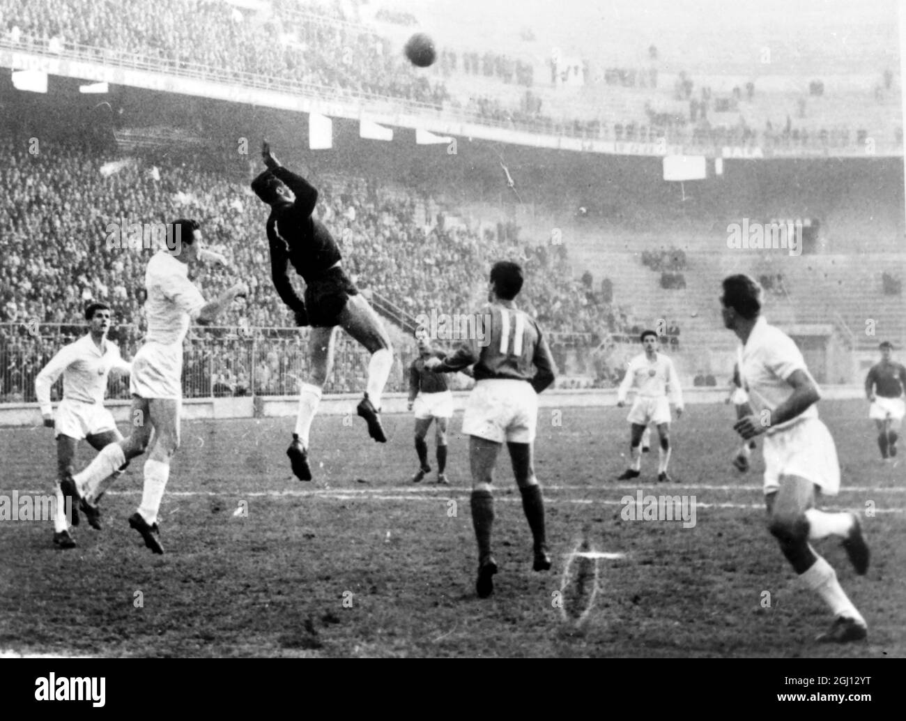 FOOTBALL WORLD CUP BULGARIA V FRANCE BULGARIAN GOALIE LEAPS SAV 16