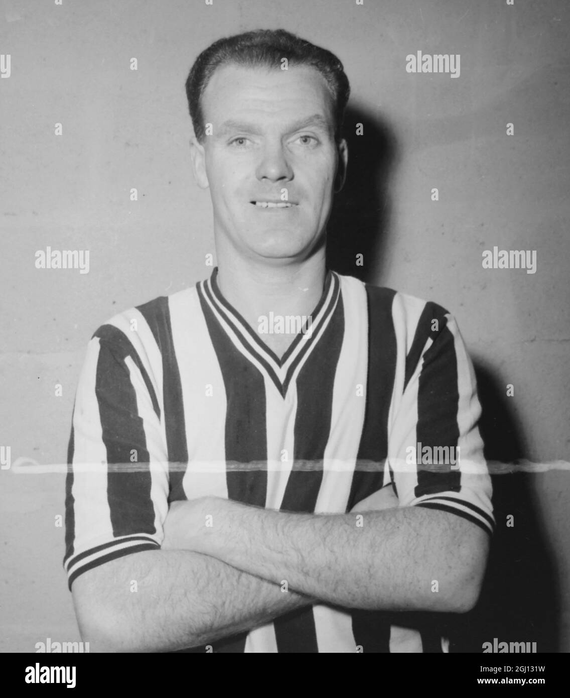 ALF MCMICHAEL - PORTRAIT OF FOOTBALLER OF NEWCASTLE FC FOOTBALL CLUB - 19 DECEMBER 1961 Stock Photo