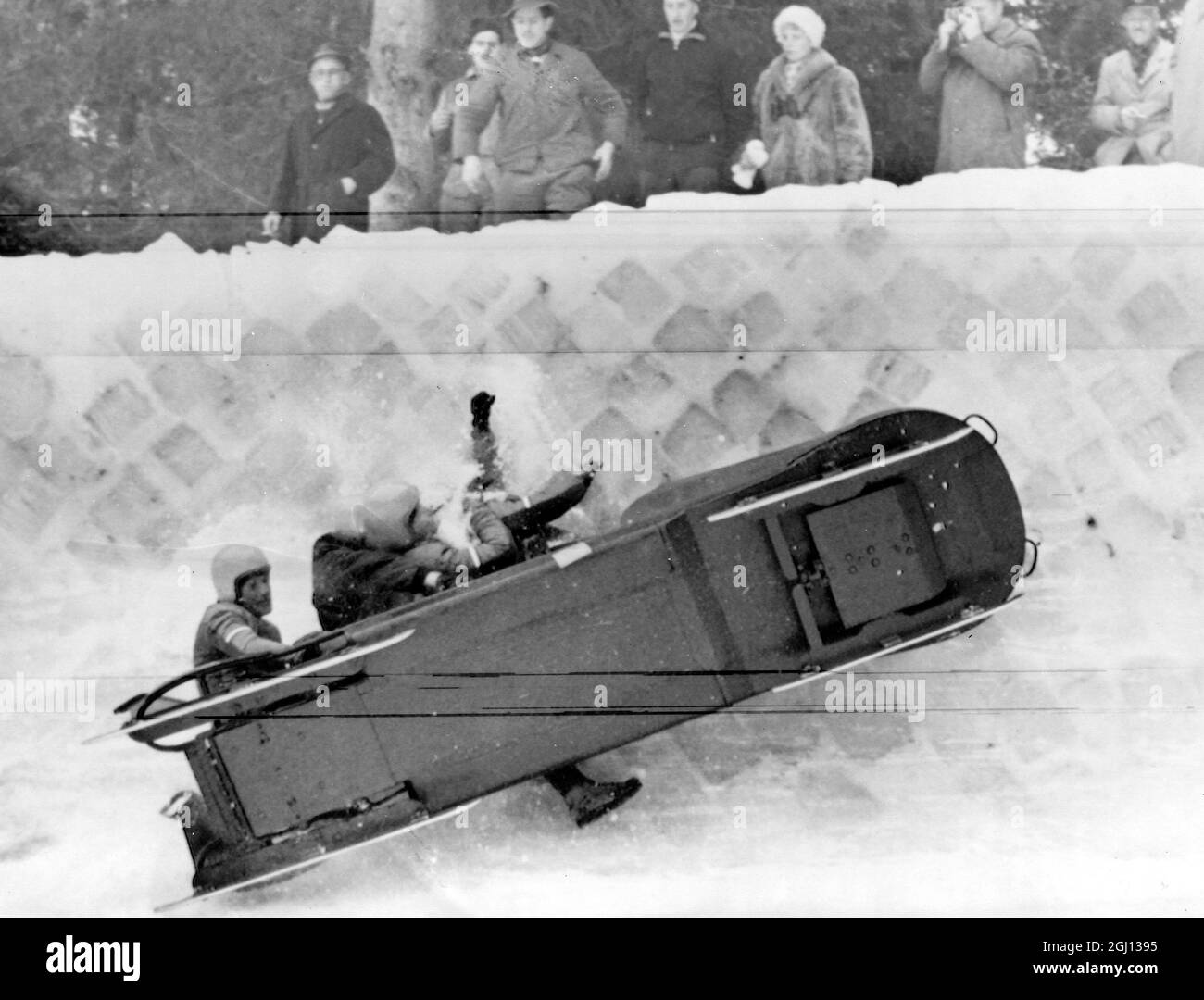 BOBSLEIGH CHAMPIONSHIPS IN GERMANY FOURMEN DISASTER PRACTICE RUN 24 JANUARY 1962 Stock Photo