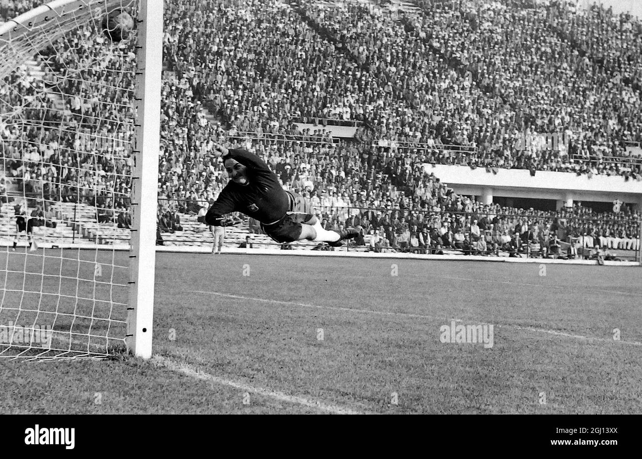 30 MAY 1962 THE FOOTBALL WORLD CUP OPENS IN CHILE WITH THE HOSTS PLAYING SWITZERLAND. THEY LOST 1-0 WHEN THE CHILE GOALKEEPER, ESCUTI, FAILED TO SAVE THIS SHOT ON GOAL. SANTIAGO, CHILE. Stock Photo