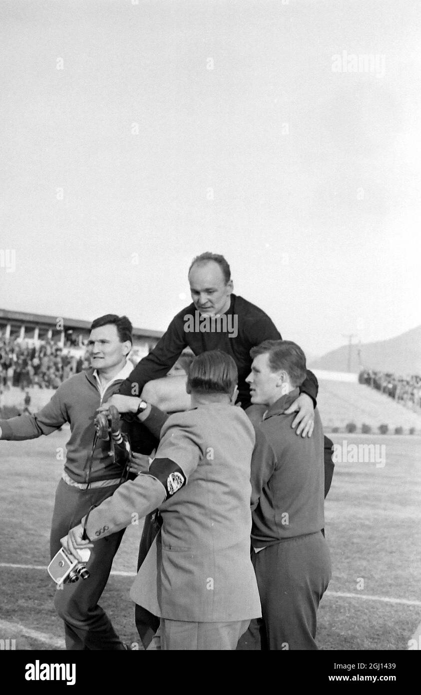 CZECHOSLOVAKIAN GOALKEEPER VILIAM SCHROIF CARRIET BY FRIENDS AFTER WIN AT FOOTBALL WORLD CUP IN CHILE ; 14 JUNE 1962 Stock Photo