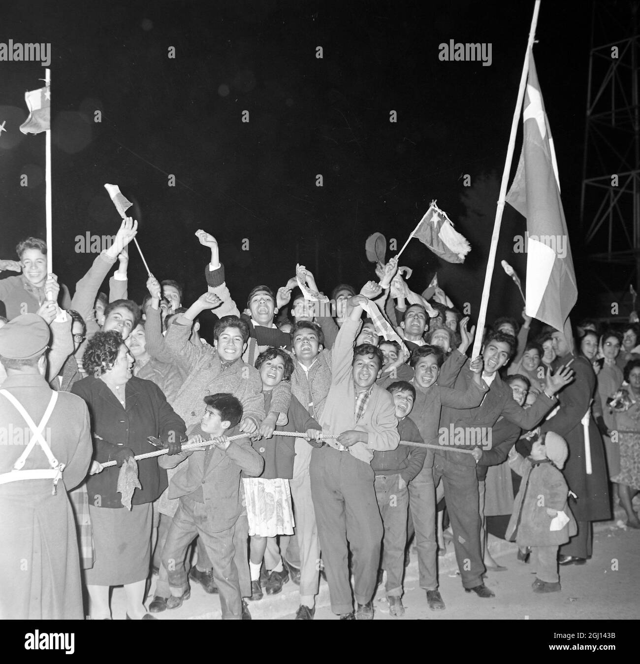 FOOTBALL WORLD CUP CHILIANS CHEERING AFTER CHILE BEAT USSR ; 15 JUNE